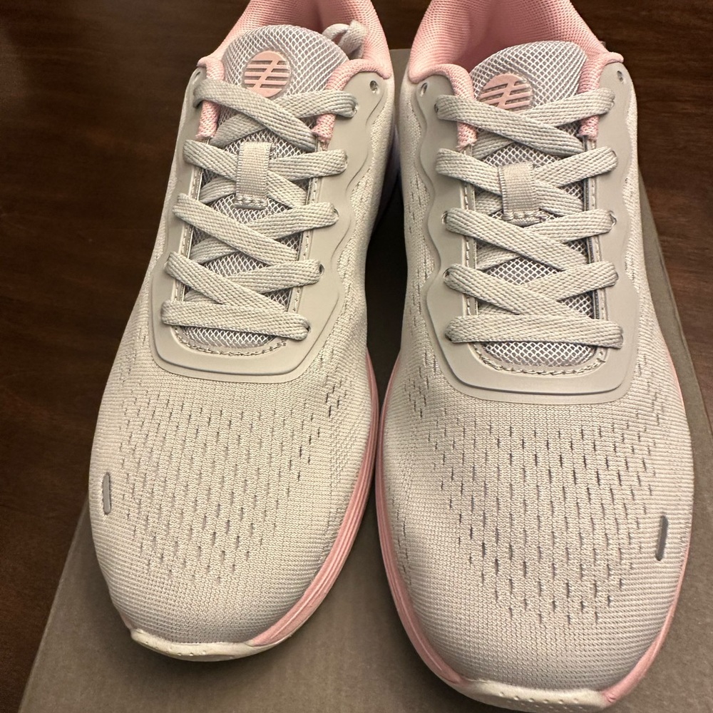 Brand New grey pink sneakers 9 ZWella